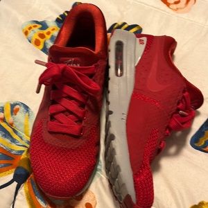 Red Nike airmax zero